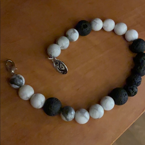 Lava rock bracelet - Picture 4 of 4